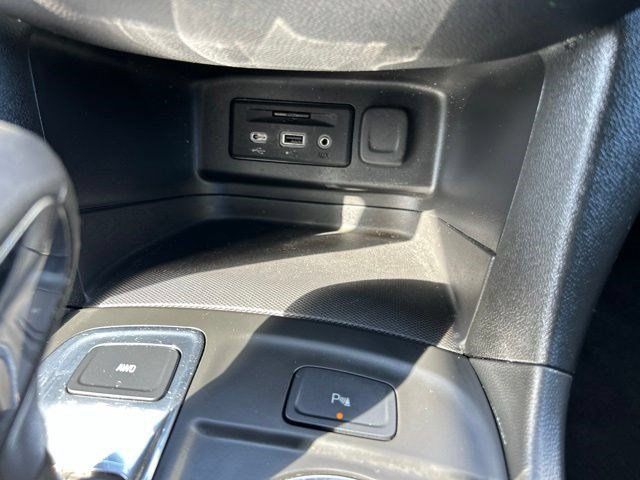 Used 2022 Chevrolet Equinox LT AWD/4WD image 32