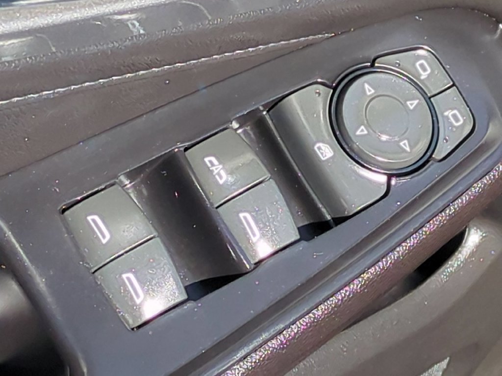 Used 2023 Chevrolet Traverse LT FWD image 25