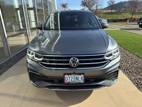 Used 2022 Volkswagen Tiguan SEL R-Line image 2