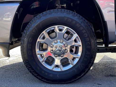 Used 2024 RAM 2500 Laramie AWD/4WD image 9