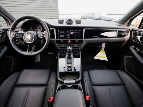 Certified 2026 Porsche Macan AWD/4WD image 24