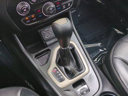 Used 2014 Jeep Cherokee Limited w/ Technology Group FWD image 12