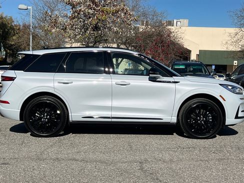 Used 2025 Lincoln Corsair Grand Touring w/ Equipment Group 301A image 3