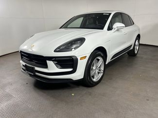 Certified 2025 Porsche Macan image 1