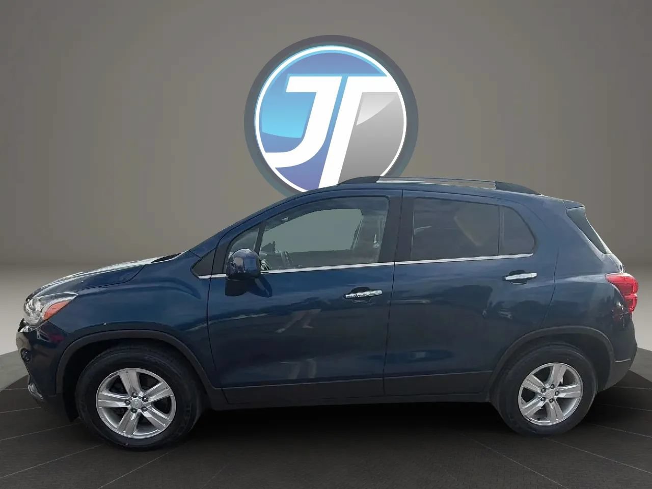 Used 2019 Chevrolet Trax LT w/ LT Convenience Package FWD image 4