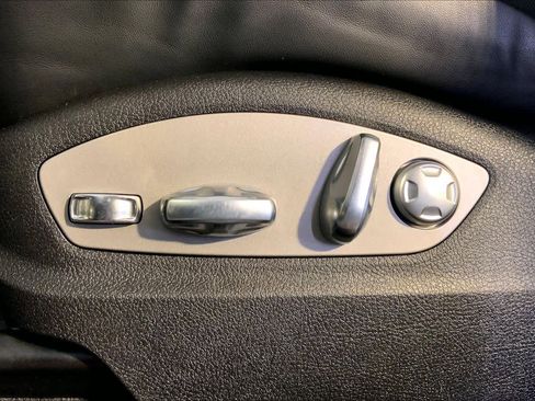 Used 2025 Porsche Macan image 39