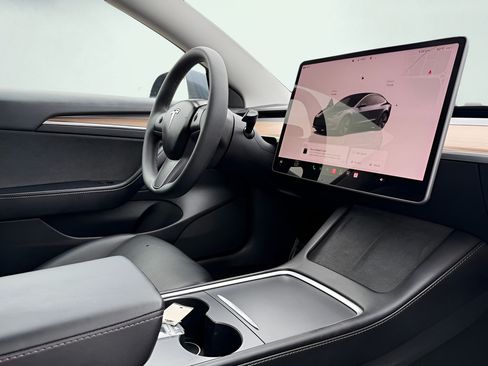 Used 2021 Tesla Model 3 Standard Range Plus RWD image 28