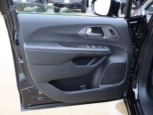 New 2026 Chrysler Pacifica Select FWD image 9