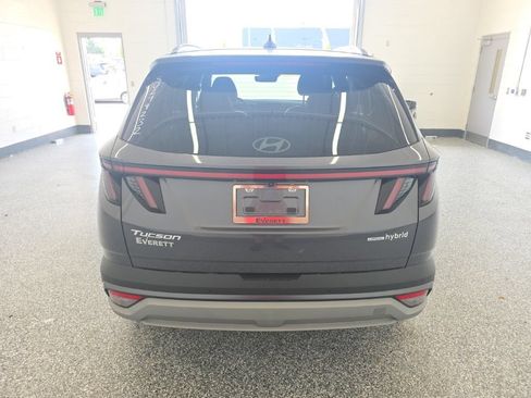 Used 2025 Hyundai Tucson Limited AWD/4WD image 4