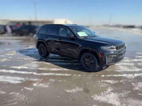 New 2026 Jeep Grand Cherokee Altitude image 16