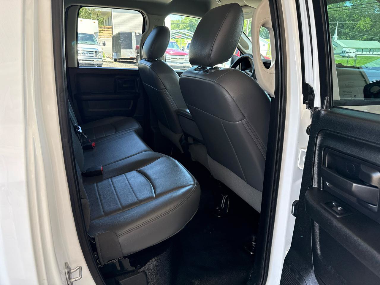 Used 2018 RAM 1500 Tradesman w/ Chrome Appearance Group AWD/4WD image 32