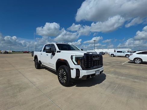 Used 2024 GMC Sierra 2500 Denali Ultimate w/ Max Trailering Package AWD/4WD image 3