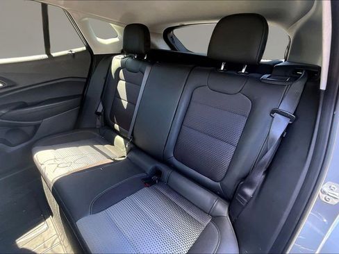 Used 2025 Chevrolet Trax LT w/ Driver Confidence Package FWD image 18