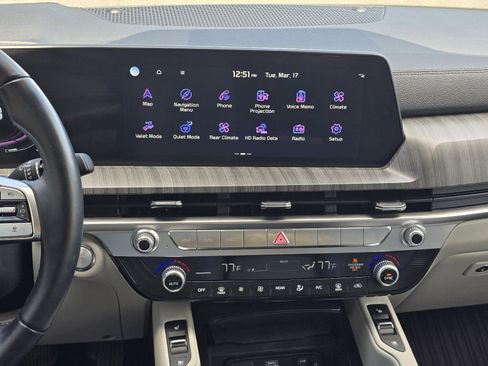 Used 2024 Kia Telluride EX w/ EX Captain's Chair Package image 16