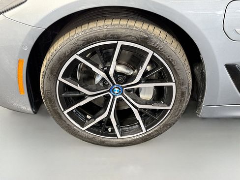 Used 2023 BMW 530e w/ M Sport Package image 38