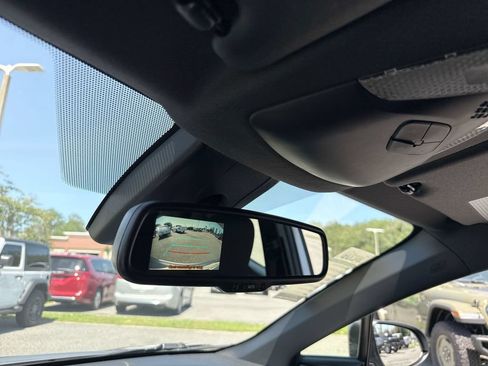 Used 2018 Toyota C-HR XLE FWD image 22