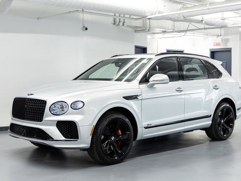 Used 2025 Bentley Bentayga image 1