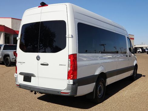 Used 2022 Mercedes-Benz Sprinter 2500 image 4
