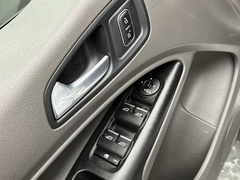 Used 2020 Ford Transit Connect XLT image 7