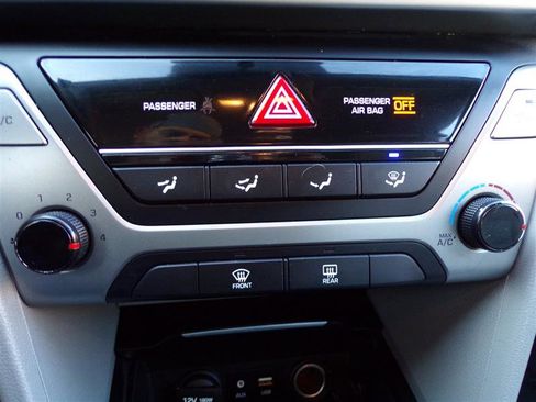 Used 2017 Hyundai Elantra SE image 41