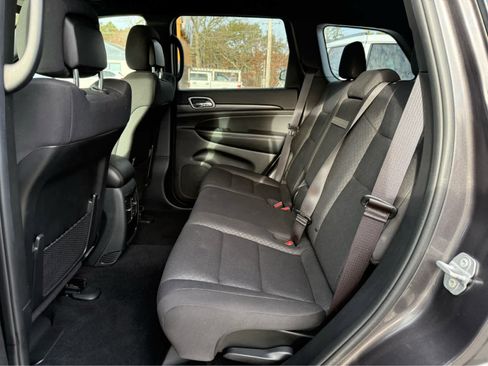 Used 2019 Jeep Grand Cherokee Laredo image 23