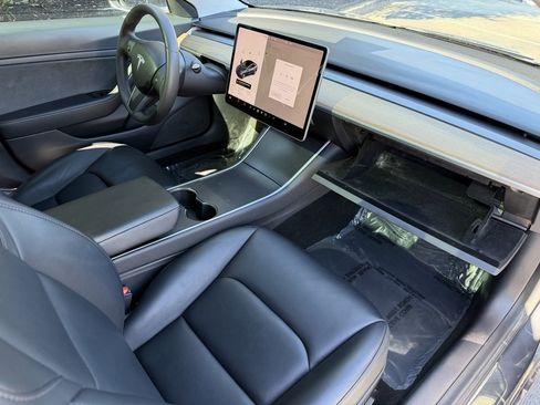 Used 2020 Tesla Model 3 Standard Range Plus image 32