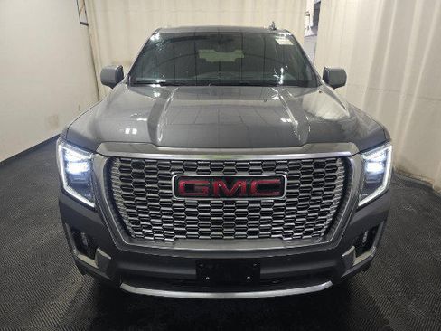 Used 2021 GMC Yukon XL Denali w/ Denali Premium Package image 6