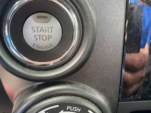 Used 2024 Nissan Titan SV w/ SV Convenience Package image 17