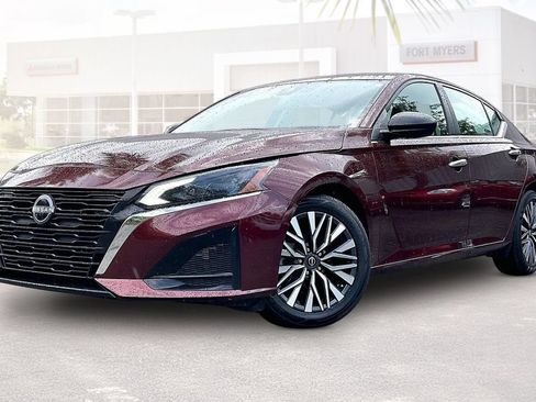 Used 2025 Nissan Altima 2.5 SV FWD image 28