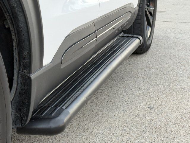 Used 2022 Ford Explorer XLT w/ Equipment Group 202A RWD image 9