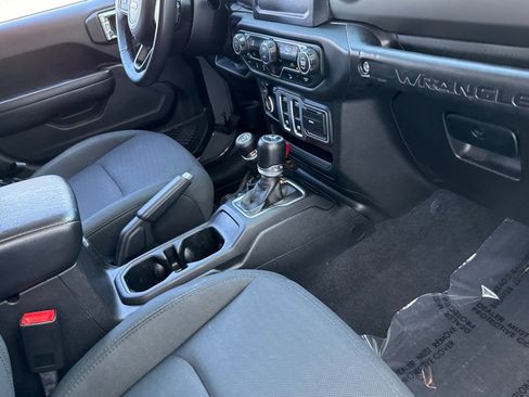 Used 2018 Jeep Wrangler Sport S image 30