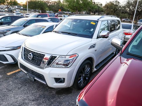 Used 2020 Nissan Armada Platinum image 3