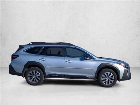 Used 2023 Subaru Outback Premium image 4