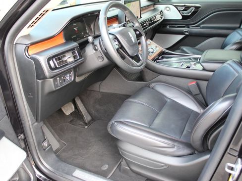 Used 2020 Lincoln Aviator Reserve w/ Equipment Group 201A RWD image 11