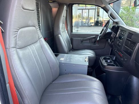 Used 2016 Chevrolet Express 2500 RWD image 19