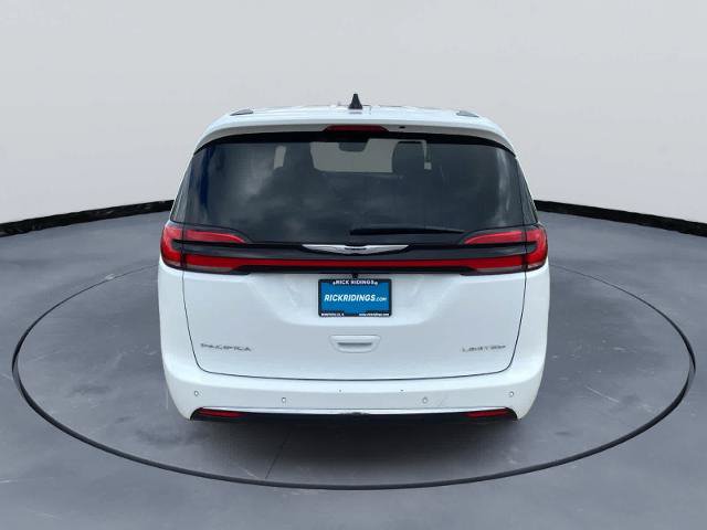 Used 2026 Chrysler Pacifica Limited FWD image 5