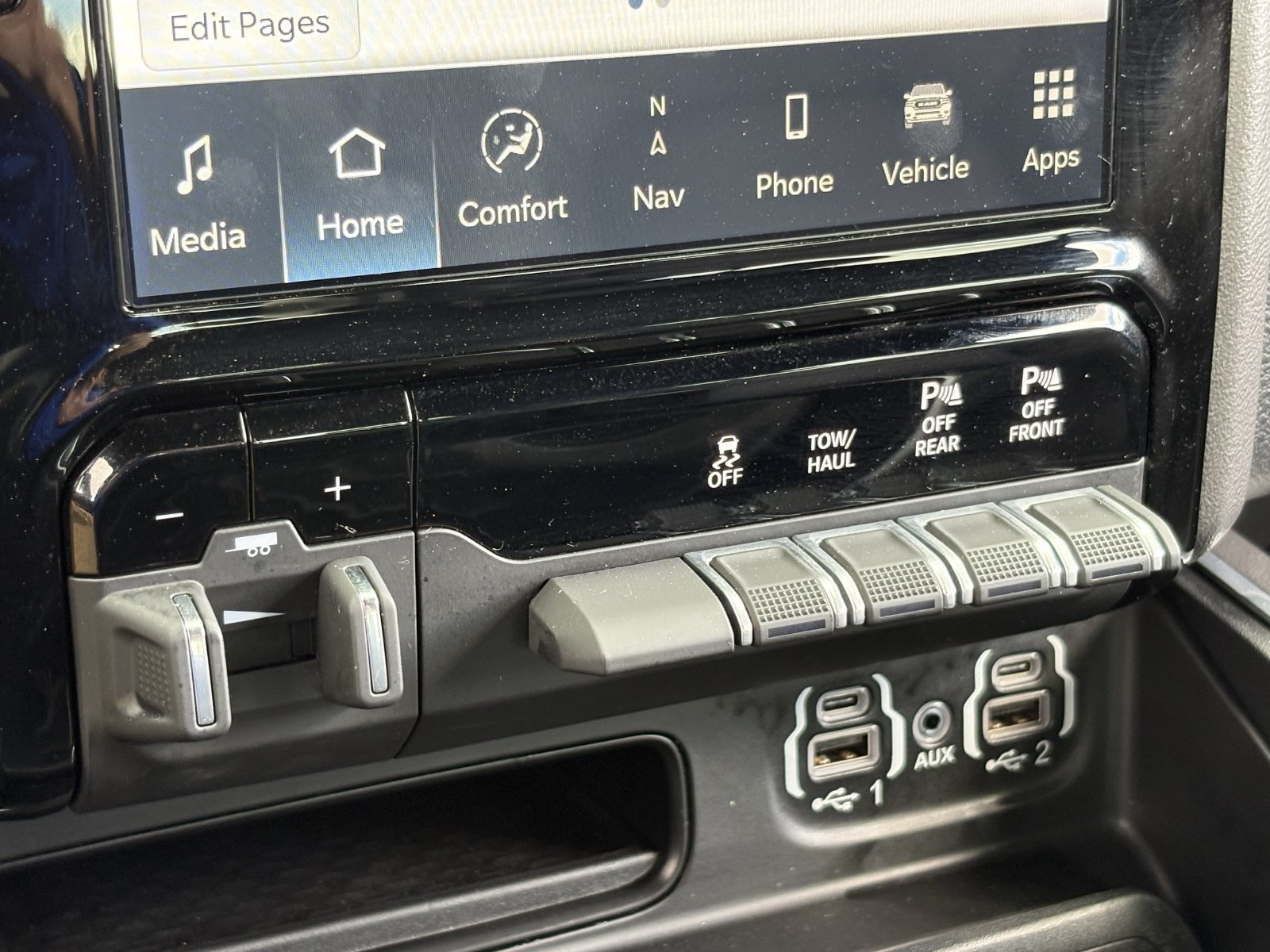 Used 2023 RAM 1500 Laramie AWD/4WD image 29