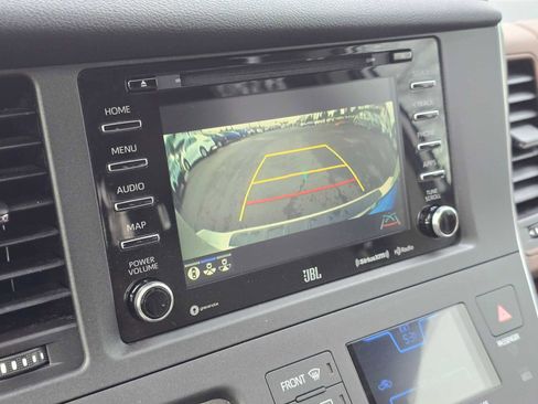 Used 2019 Toyota Sienna Limited Premium image 31