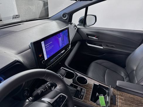 Certified 2025 Toyota Sienna Platinum AWD/4WD image 6