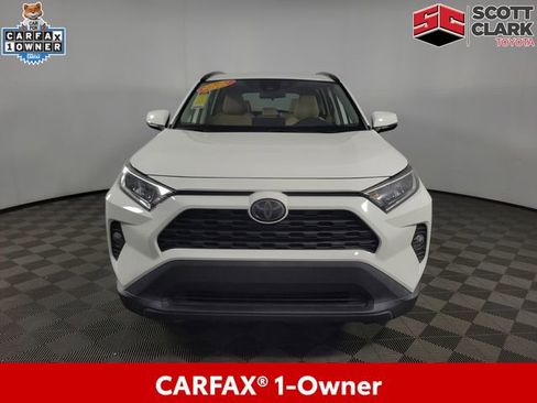 Used 2019 Toyota RAV4 XLE w/ Convenience Package FWD image 2