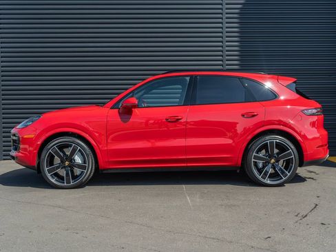 Used 2023 Porsche Cayenne Turbo image 2