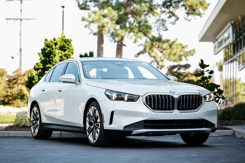 Used 2026 BMW 530i w/ Premium Package RWD image 1
