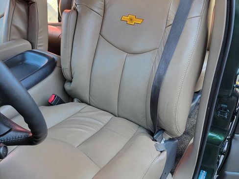 Used 2002 Chevrolet Avalanche 2WD image 16