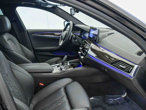 Certified 2022 BMW 530i w/ Convenience Package image 17