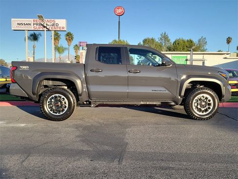 Used 2025 Toyota Tacoma TRD Off-Road image 29