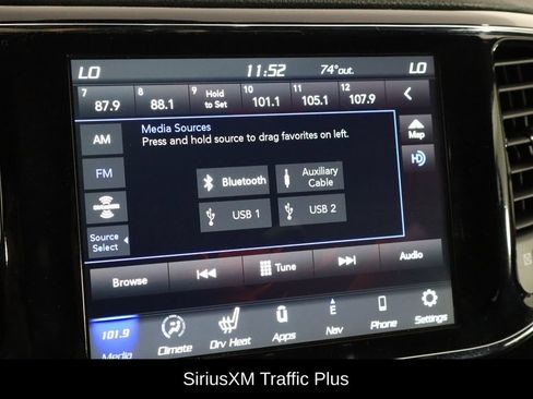 Used 2020 Jeep Grand Cherokee Laredo w/ Laredo X Package RWD image 30