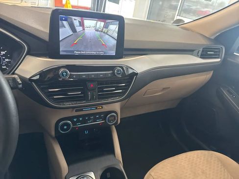 Used 2020 Ford Escape SE FWD image 25