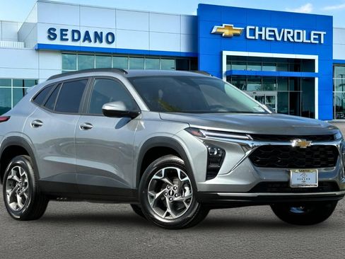 New 2026 Chevrolet Trax LT w/ Driver Confidence Package FWD image 2