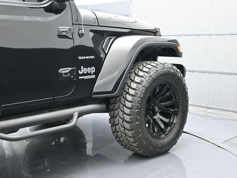 Used 2018 Jeep Wrangler Unlimited Sahara AWD/4WD image 45