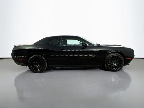 Used 2017 Dodge Challenger SXT RWD image 9